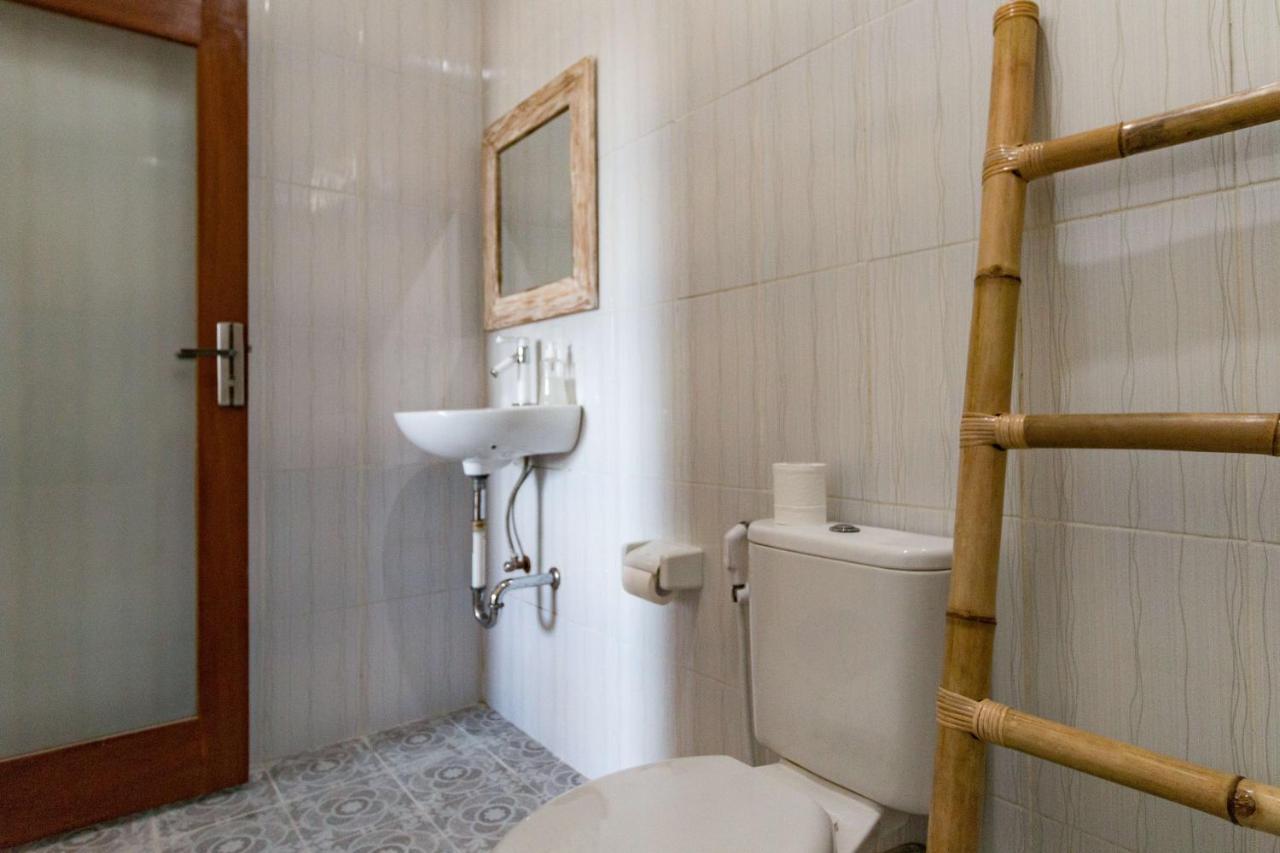 Dicky Guest House 2 Batu Bolong Canggu Esterno foto